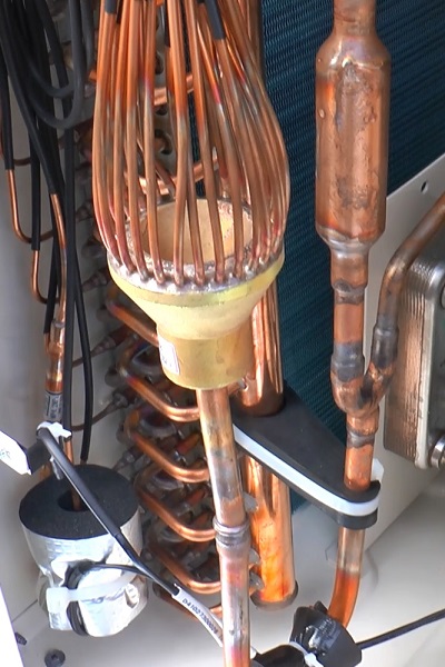 Конструкция, предотвращающая обмерзание Конструкция, предотвращающая обмерзание внешнего блока VRF-системы
